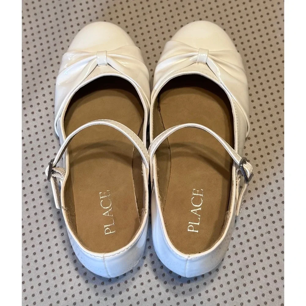 The Childrens Place Girls White Patent Mary Jane Bow Kitten Heels Size 4